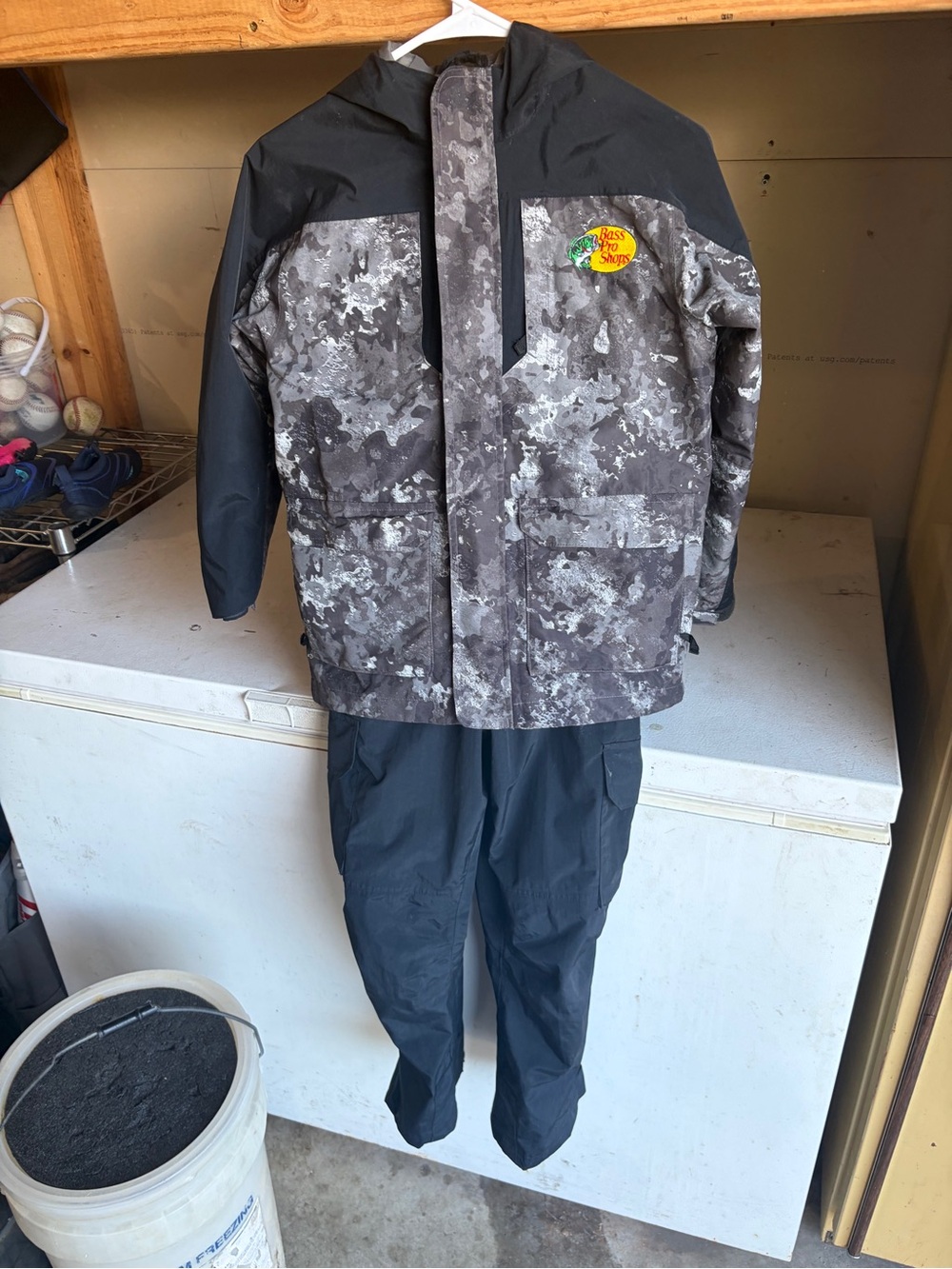 Bass Pro Shops Black and Gray Camo Rain Set